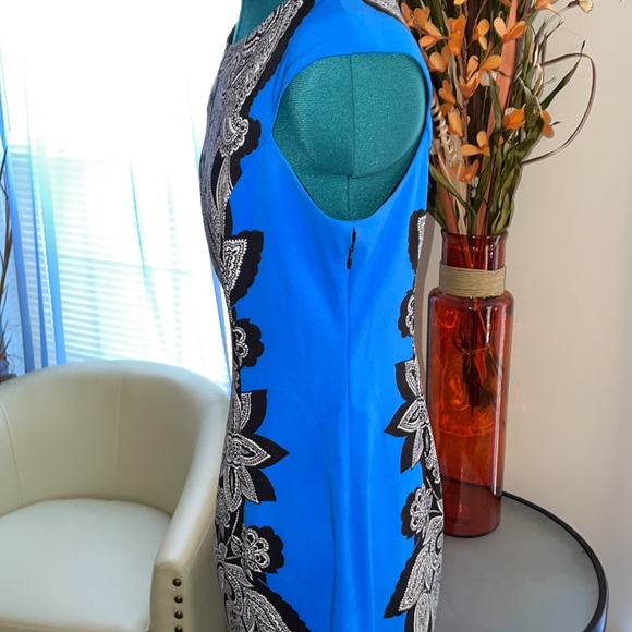 New York & Company | Color Block Damask Print Shift Dress - Picture 4 of 5